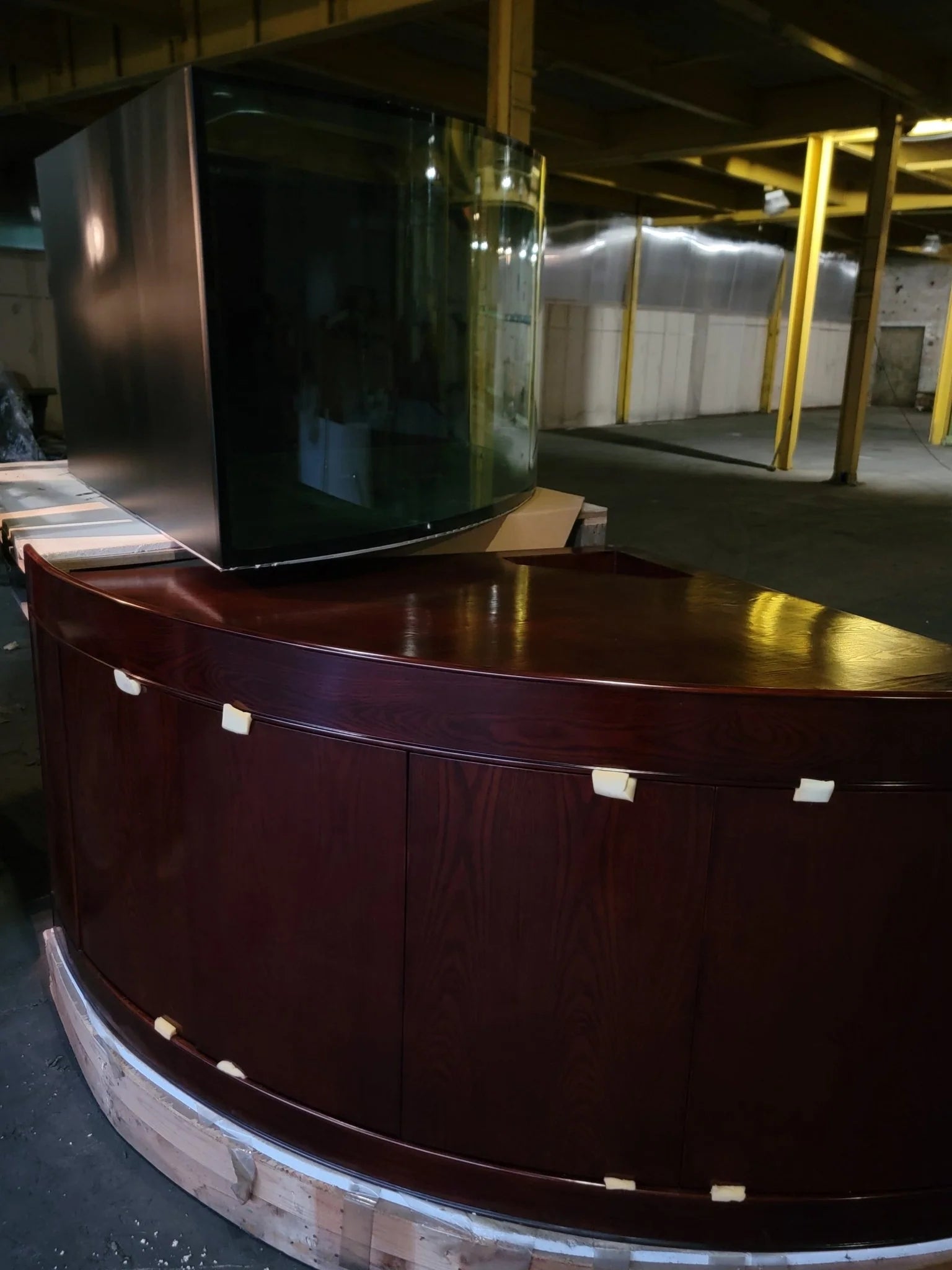 Aqua Vim Corner 1/4 Cylinder Glass Aquarium Set in Walnut Wood Furniture